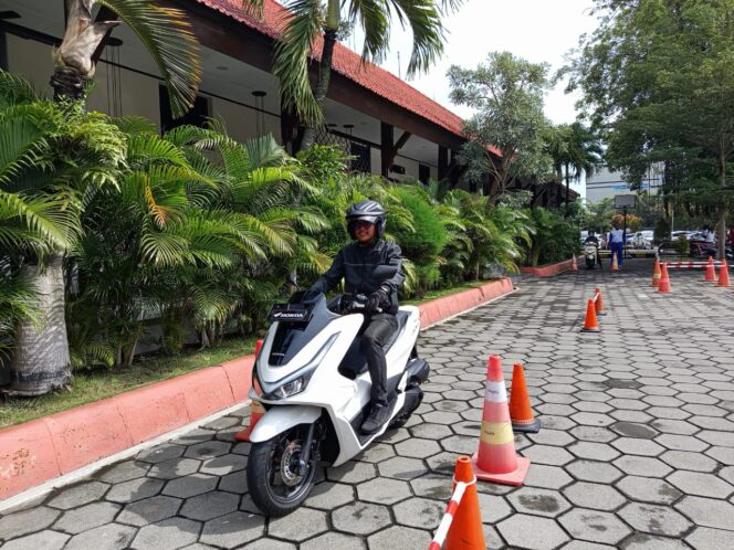 
#Cari_Aman dengan Teknologi: Kenali Fitur Keselamatan ABS di Honda PCX160