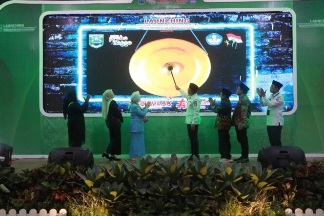 
Bupati Haris Launching International Class Program