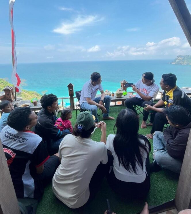 
Ribuan Bikers BeAT Padati Pantai Dlodo di BeAT & Battle Paguyuban BeAT Jatim