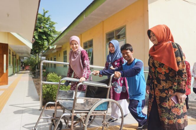 
Bunda PAUD Kota Pasuruan Kagum dan Terharu Melihat Semangat Anak-anak di SLBN 2