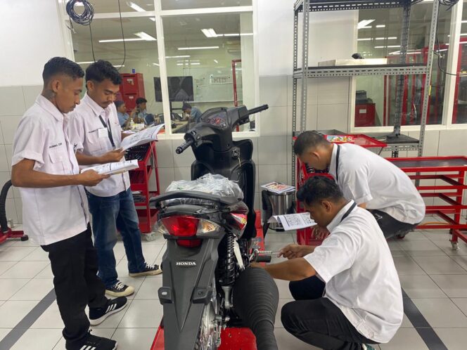 
MPM Honda Jatim Gelar Pelatihan Mekanik untuk Instruktur BLK NTT