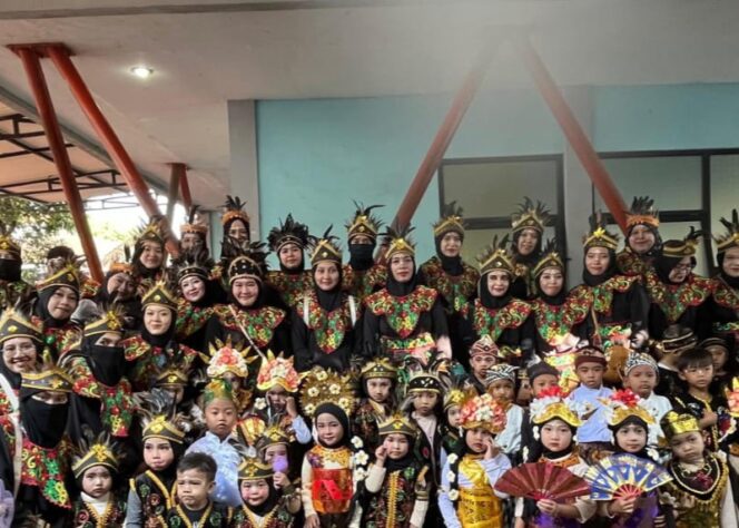 Aksi Unik TK ABA Pandaan Ikut Ramaikan Karnaval Agustusan