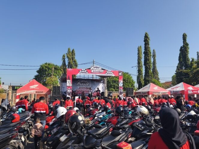 
Parade Vario160 Pasuruan Disambut Antusias Ribuan Pecinta Honda Vario