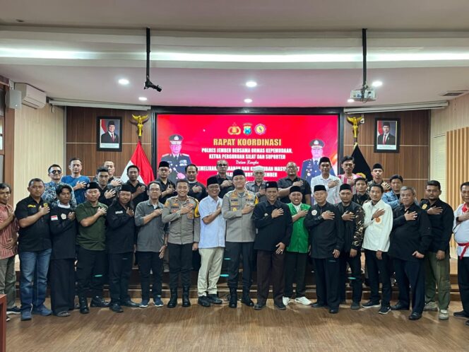 
Ormas Pemuda, Perguruan Silat, dan Suporter Dukung Deklarasi Damai Jember dari Anarkisme