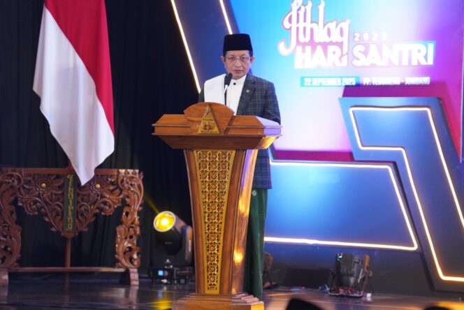 
Buka Hari Santri 2025, Menag Ungkap Rencana Eselon I Khusus Urus Pesantren