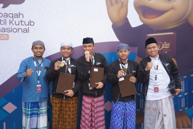 
Tim Binaan Ansor University Jatim Raih Medali Emas di MQKN 2025