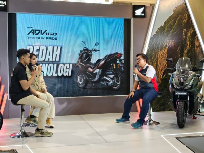 
New Honda ADV160 Jadi Pusat Perhatian di Trans Icon Mall Surabaya