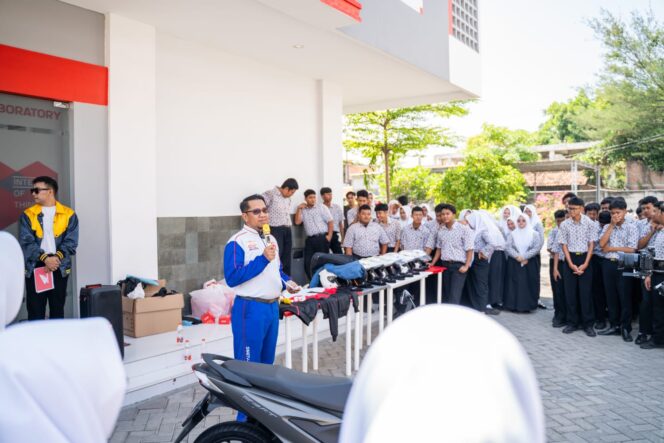 Seru-seruan Bareng Honda BeAT di SMK Telkom Sidoarjo, Pelajar Antusias Ikuti BeAT Irit Challenge