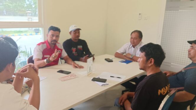 
Tim LSM LIRA Audensi dengan SDA BBWS Brantas Surabaya Terkait Dumping Limbah yang Dibuang Bantaran Sungai