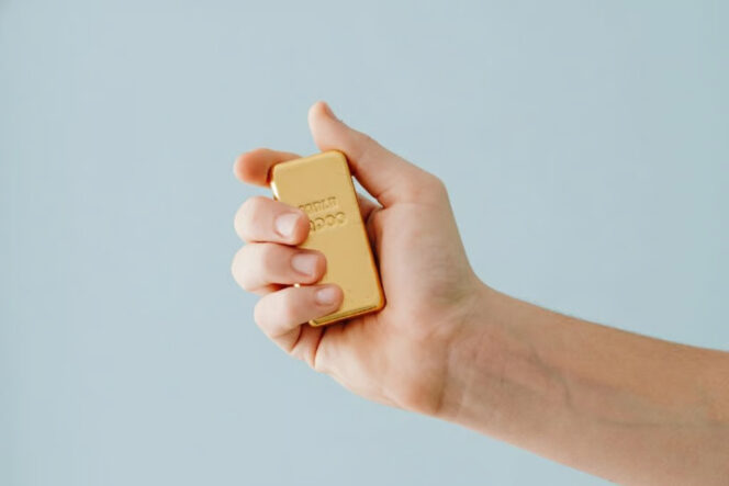 Investasi Emas: Self Reward untuk Finansial yang Lebih Aman di Masa Depan