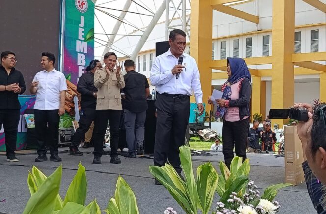 
Sentuhan Hati Menteri Pertanian di Tengah Festival Sapi Jatim di Jember