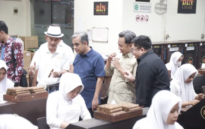 
Ketua MPR RI Apresiasi Kualitas Cerutu Jember, Setara Produk Dunia