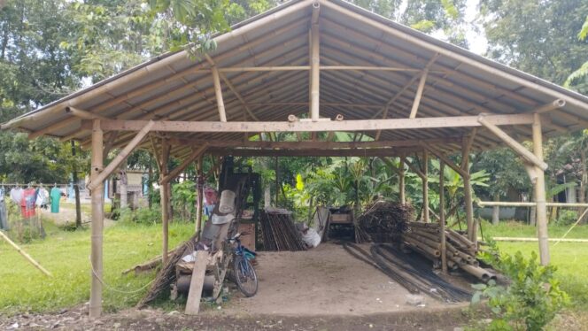 
Rp 140 Juta Dana Desa Menguap? Proyek BUMDes Jatian Mandek, Mesin Paving Tak Juga Beroperasi