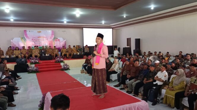 
RT dan RW Diminta Awasi Layanan Publik, Gus Fawait: Ada Masalah Laporkan Lewat Wadul Guse