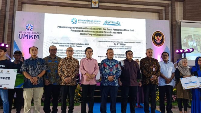 
Wamen Helvi Yuni Moraza Luncurkan “Kumitra” di Jember, Sinergikan UMKM dan Usaha Besar untuk Lawan Kemiskinan Ekstrem