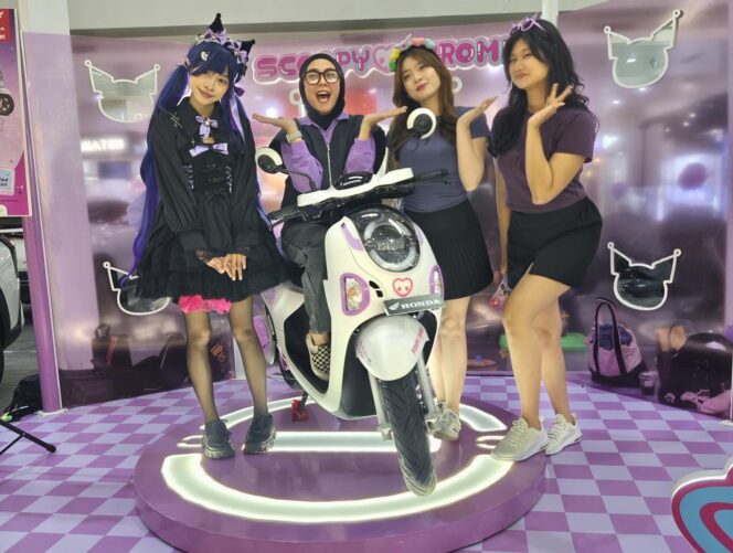 
Warga Malang Antusias Sambut Scoopy Kuromi Limited Edition
