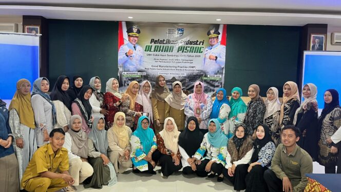 
Pemkab Probolinggo Dorong UMKM Naik Kelas Lewat Pelatihan Olahan Pisang Berstandar GMP