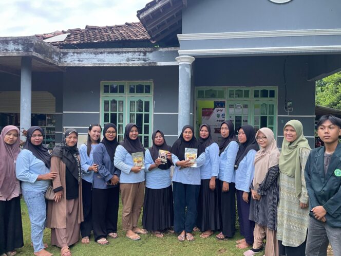 
Kolaborasi UNISNU-UMKU, UMKM Karimunjawa Diberi Pendampingan Produksi hingga Pemasaran Digital