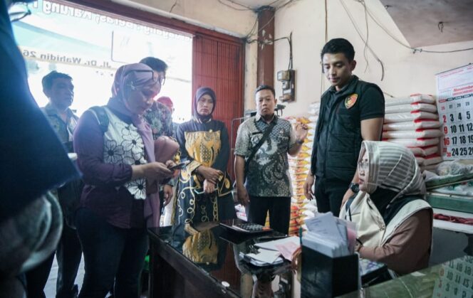 
Harga Beras Diawasi Ketat, Ipda Harry Sasono Ingatkan Produsen–Pedagang Taat HET