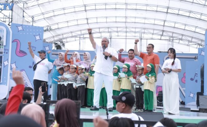 
Alun-Alun Jember Menggema, Pelajar Serentak Deklarasikan Anti Bullying