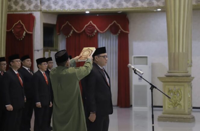 
Akhmad Helmi Luqman Resmi Jadi Pj Sekda Jember, Bupati Tekankan Kerja Cepat Atasi Kemiskinan
