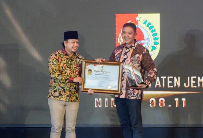
Keterbukaan Informasi Jember Makin Kuat, Raih 98,11 di KI Award Jatim 2025