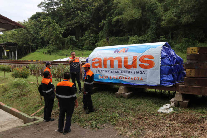 
Jelang Nataru, KAI Siagakan 735 Petugas Ekstra dan Material Siaga untuk Amankan Perjalanan Kereta Api