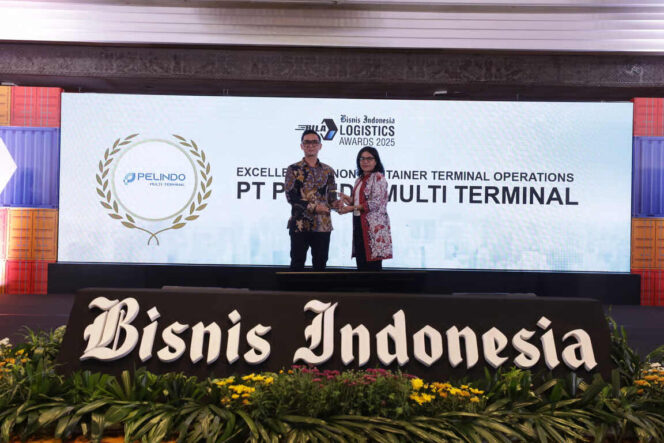 
Komitmen Transformasi Pelabuhan, Pelindo Multi Terminal Sabet Penghargaan Execellence in Non-Container Terminal Operations