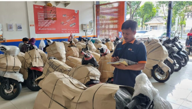 
Pertumbuhan Layanan KALOG Express Menguat, Pengiriman Motor Capai 105 Ribu Unit Hingga Triwulan III 2025