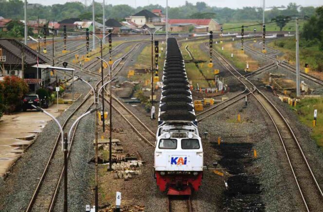 
Tumbuh Stabil, KAI Logistik Berhasil Kelola 19 Juta Ton Barang Hingga Oktober 2025