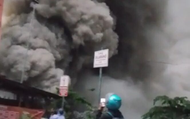 
Aktivitas Gunung Semeru Ditingkatkan, Status Menjadi Level IV Awas