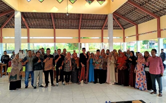 
Reses di Kencong, Gus Syahri Terima Aduan Soal Data Bansos dan Jembatan