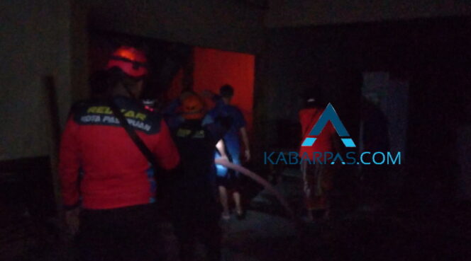 
BREAKING NEWS! Gudang Mebel di Randusari Pasuruan Dilalap si Jago Merah 