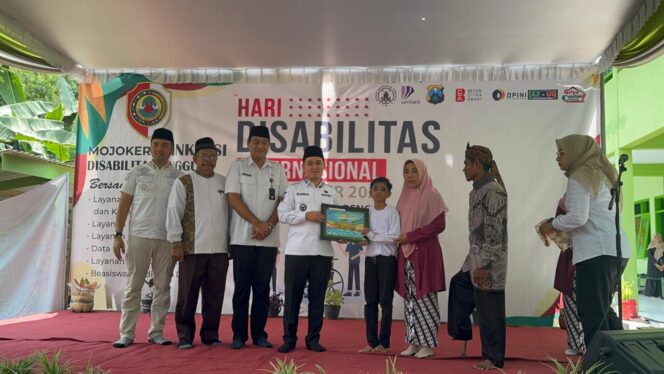 
Bupati Gus Barraa Beri Apresiasi Pendamping dan Orang Tua Difabel sebagai Pahlawan Kemanusiaan