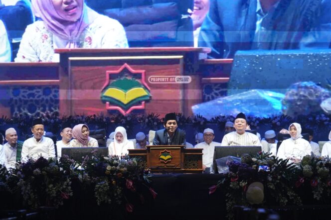 
Ribuan Warga Padati TBM Kota Mojokerto, Ikuti Dzikir Akbar Akhir Tahun Bersama Gus Iqdam