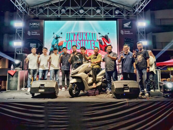 
MPM Honda Jatim Umumkan Pemenang PCX160 Periode November di Banyuwangi; Kesempatan Masih Terbuka hingga Akhir Desember