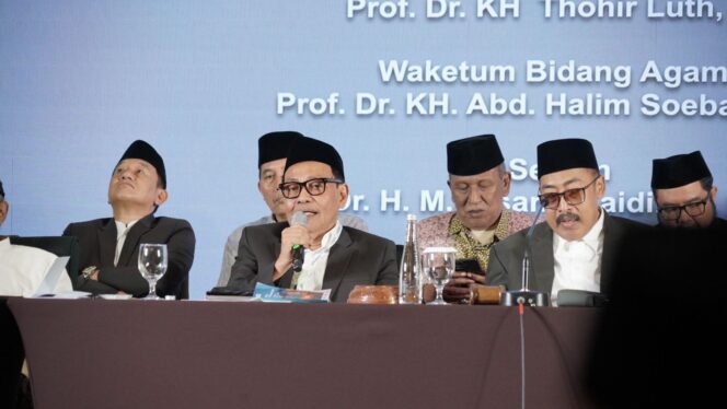 
KH. Moh. Hasan Mutawakkil Alallah Terpilih Kembali sebagai Ketua Umum MUI Jatim 2026-2031