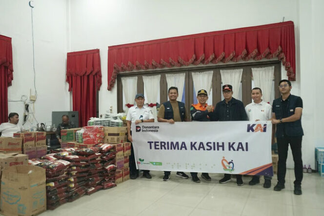 
KAI Salurkan CSR Rp100 Juta untuk Korban Banjir di Sumut dan Aceh