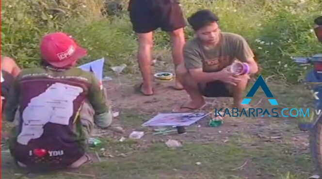 
Kala Adu Layangan Jadi Momen Pengisi Liburan Warga Pasuruan