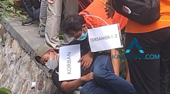 
Rekonstruksi Pembuangan Jasad Mahasiswi UMM di Pasuruan, Terungkap Skenario Palsu Begal