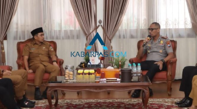 
Silaturahmi dengan Wali Kota Pasuruan, Ini Sejumlah Poin Penting yang Disampaikan AKBP Titus Yudho Uly 