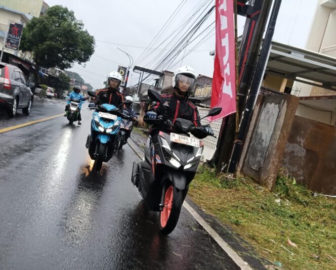 
Berkendara Aman Saat Hujan di Malang Raya, MPM Honda Jatim Ajak Masyarakat #Cari_Aman