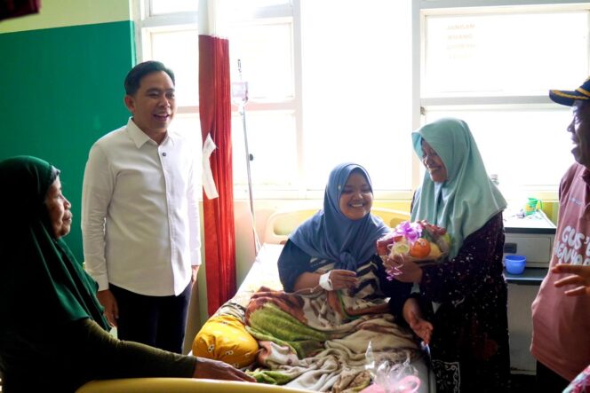 
Pasien Jadi Prioritas, Gus Fawait Dorong Pelayanan Cepat dan Manusiawi demi UHC Berkualitas