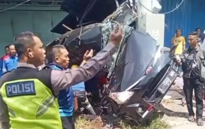 
Kecelakaan Beruntun Pasuruan, Satu Orang Meninggal Dunia