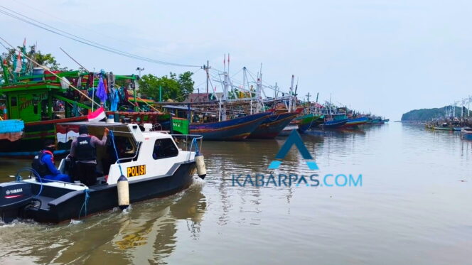 
Nelayan Pencari Rajungan Hilang di Perairan Kalirejo Pasuruan, Perahu Ditemukan Berlayar Tanpa Awak
