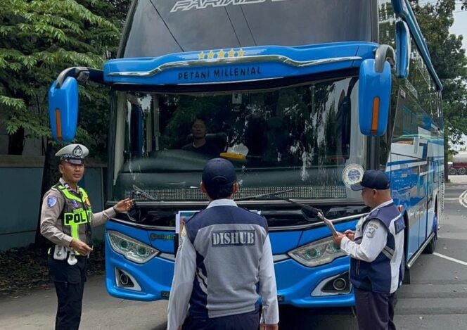 
Ops Keselamatan Semeru 2026, Polres Mojokerto Kota Ramp Check Angkutan Umum