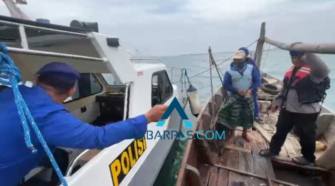 
Hari Kedua Pencarian Nelayan Hilang di Pasuruan, Radius Penyisiran Diperluas hingga 26 KM