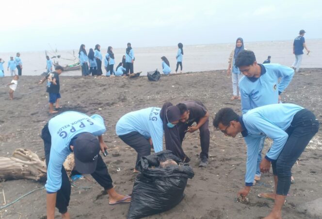 
Tindaklanjuti Arahan Presiden Prabowo, SPPG Pondok Kelor 2 Paiton Gelar Aksi Bersih Lingkungan hingga Pantai