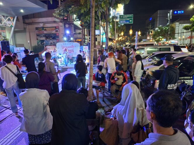 
Scoopy Romantic Music Corner Hadirkan Nuansa Hangat Akhir Pekan di Kayutangan Heritage Malang