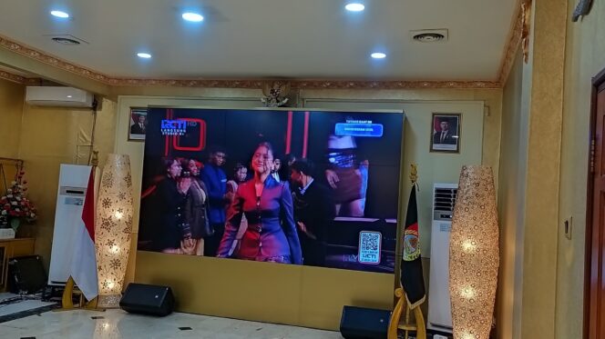 
Penampilan Keenan Disaksikan Nobar di Pendopo, Jember Bersatu Dukung Idol